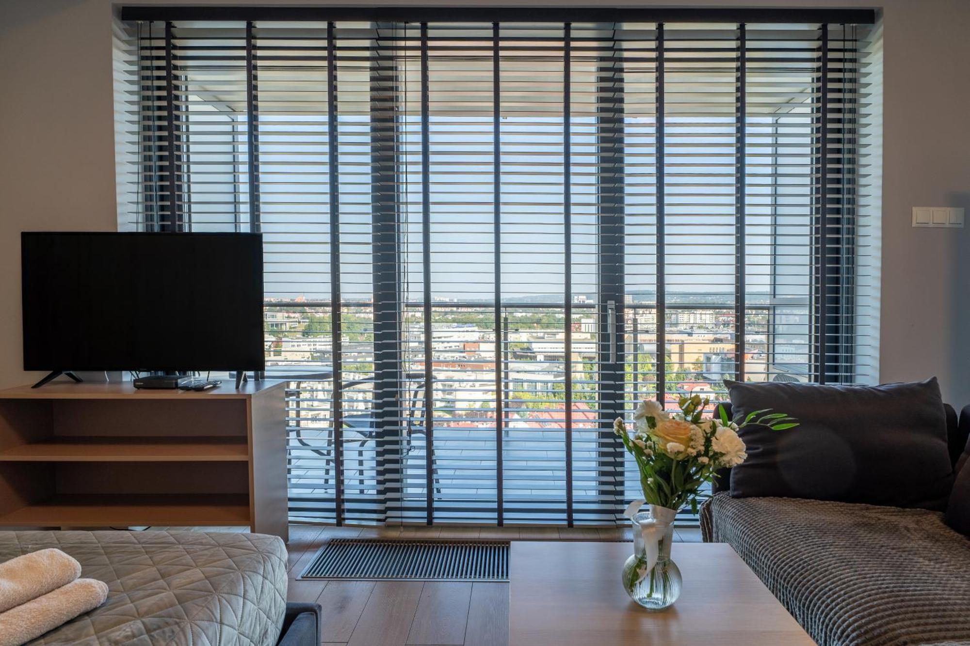 Capital Towers Sunrise Premium 14 Pietro / 14th Floor Apartment