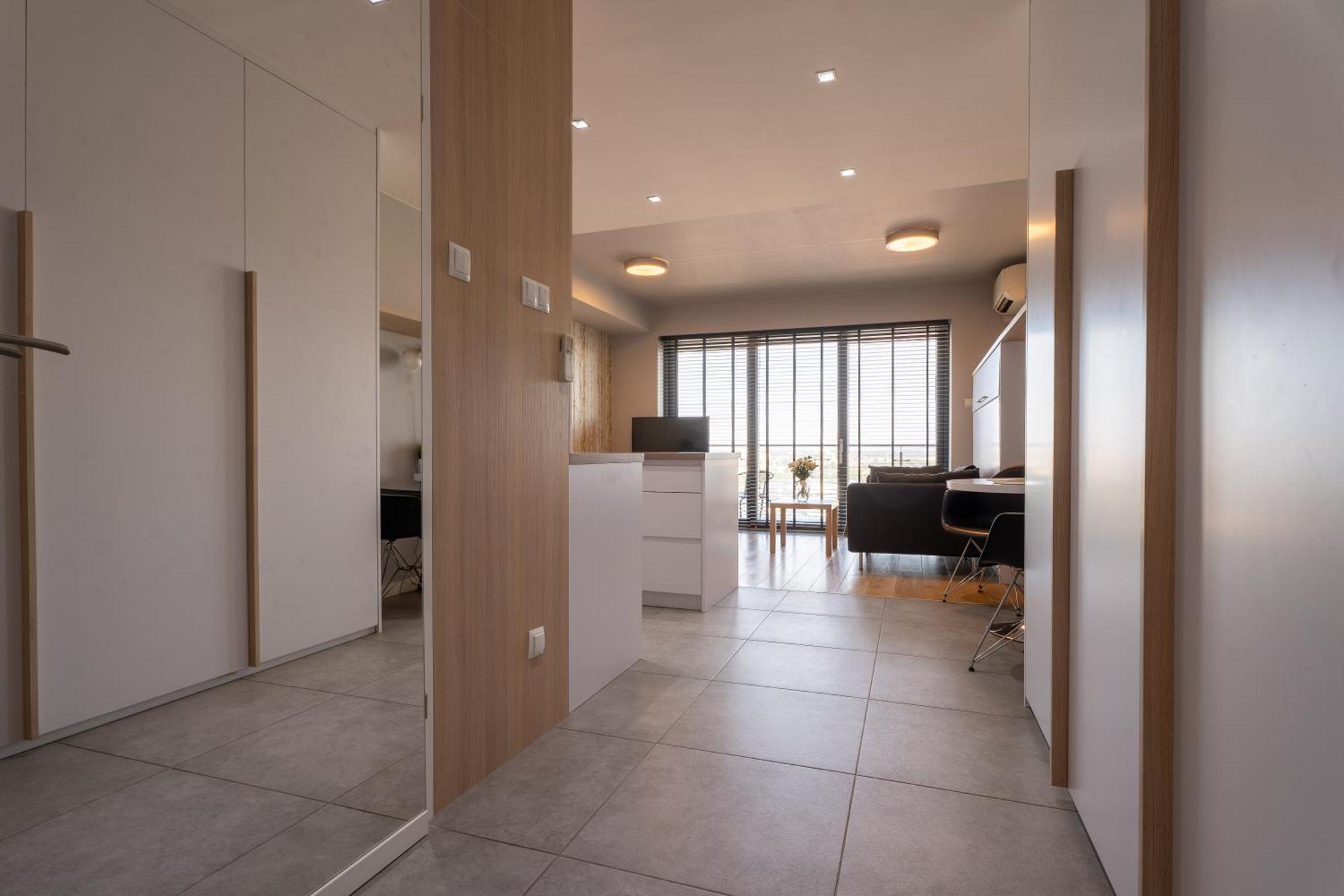 Capital Towers Sunrise Premium 14 Pietro / 14th Floor Apartment *